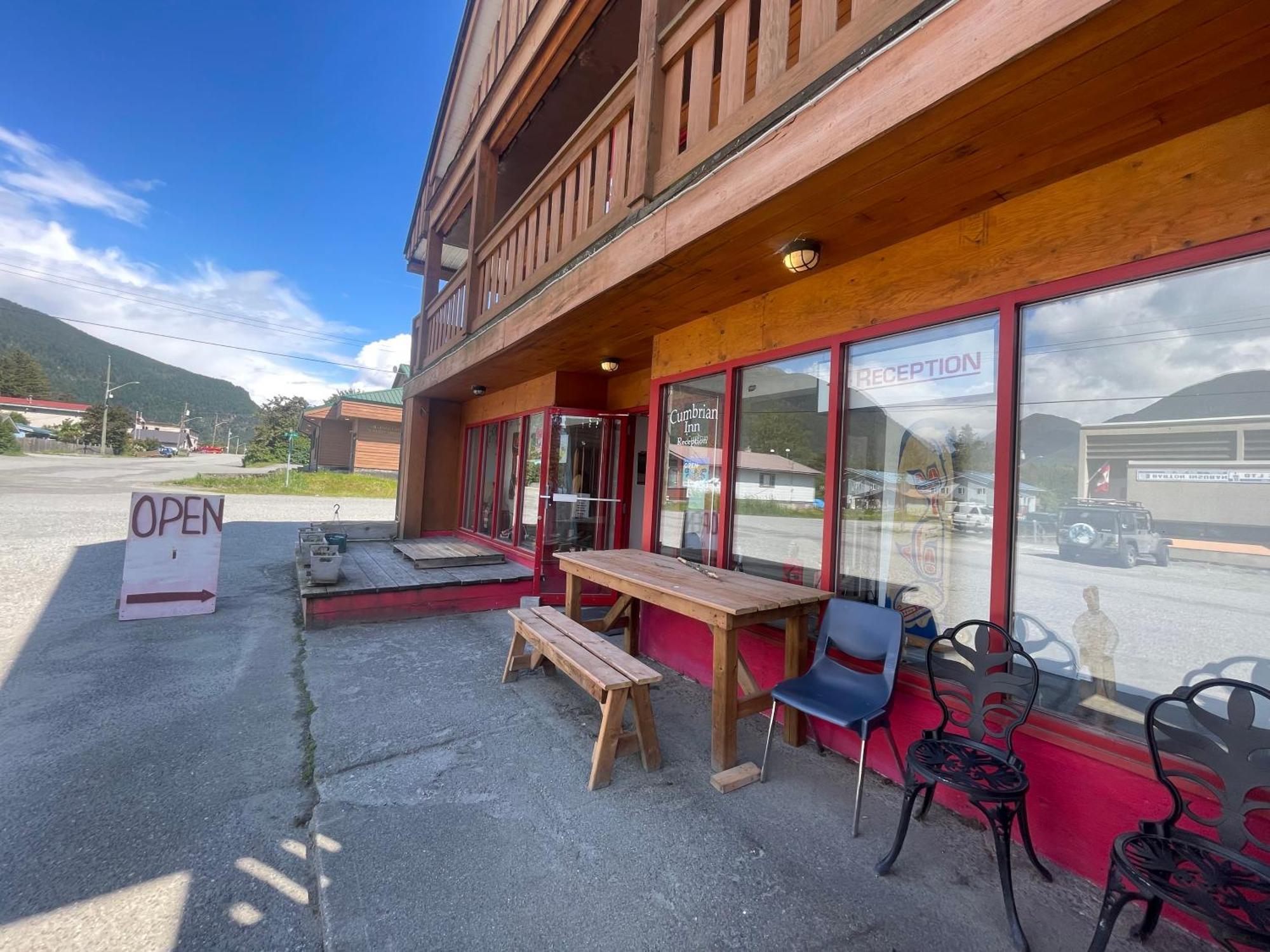 Cumbrian Inn Bella Coola Eksteriør billede